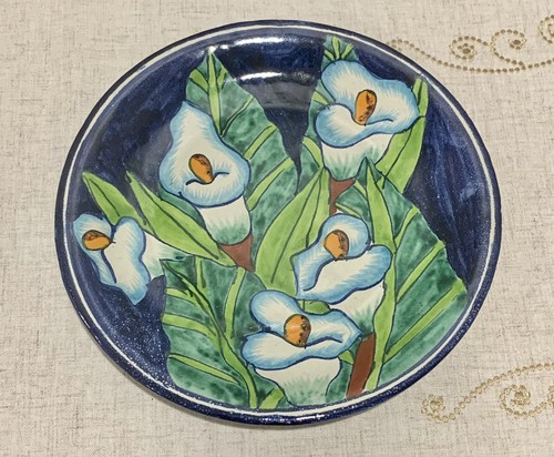 Talavera Calla Lily Plate, Trinket Box with Lid and Salt & Pepper Shakers Signed - Picture 13 of 15