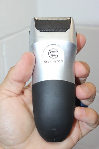 BRAUN Series 3 340 rasoio/tagliabordi uomo senza fili ricaricabile PULITO! Usato in ottime condizioni! 5742 - Foto 6 di 13