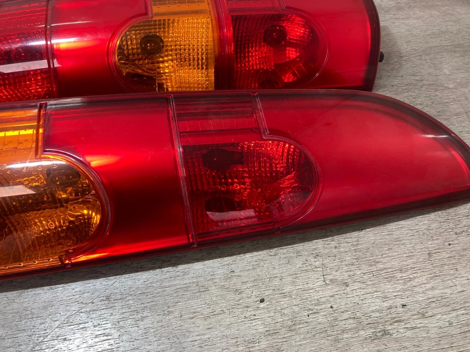 2003 RENAULT KANGOO PASSENGER & DRIVER SIDE REAR TAIL LIGHTS PAIR - Image 3 of 4