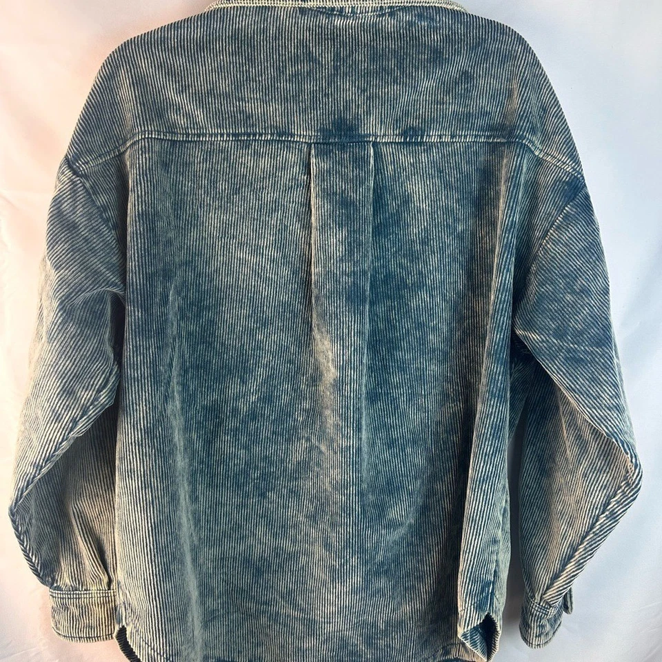 Camisa Zenana Outfitters azul envejecido con botones talla pequeña Foto 2 de 2