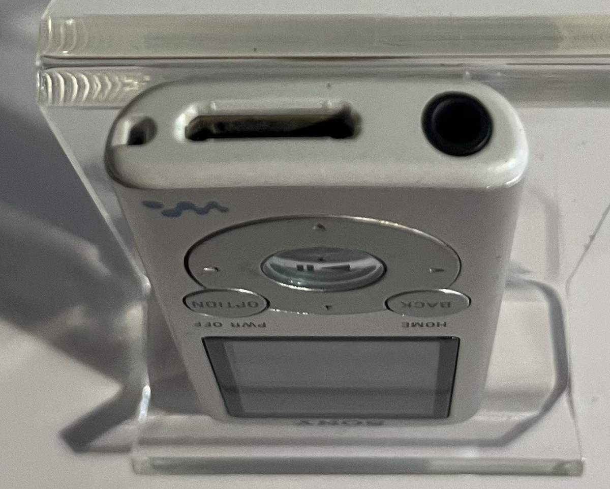 未使用品　SONY WALKMAN NW-E052 シルバー Amazon.co.jp: SONY ウォークマン Eシリーズ 2GB シルバー NW