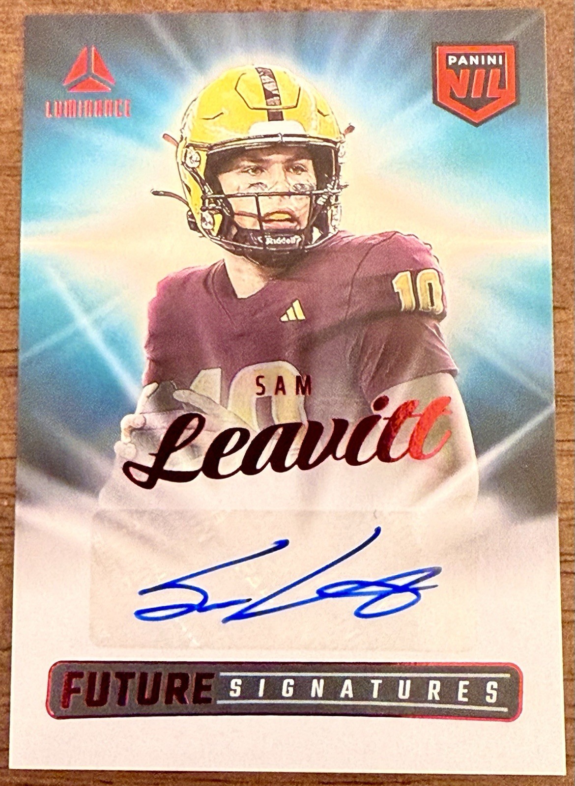 2025 Panini Luminance Red Future Signatures NIL #NIL-SLT Sam Leavitt 🔥 SSP