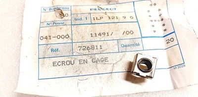 ECROU EN CAGE OEM PEUGEOT FIXATION CARENAGES SCOOTERS PEUGEOT SV 50 SV 100 - Photo 1/4