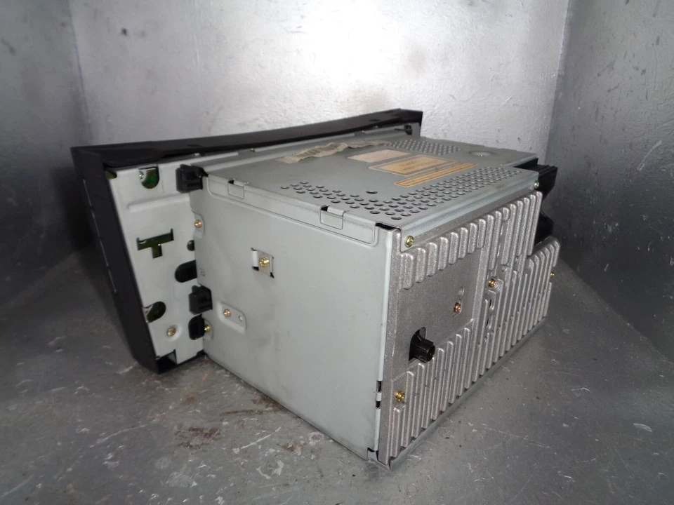 Mercedes W211 E220 CDI CD Radio MF2310 Mercedes A2118209789 CODE UNBEKANNT - Bild 2 von 4