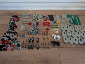 Vintage LEGO Castle: Black Falcons Knight's Castle 6073 99% Complete