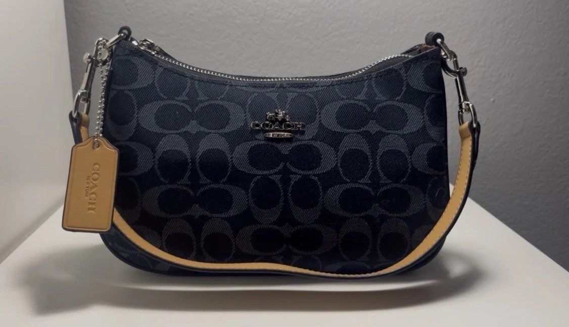Pocketbooks brand new A Coach m_5d549aa5a20dfcf8c06da123.jpg main image 3
