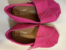 NWOT Tom  s Tiny Classic PINK Canvas Size 3T Slip-on Shoes Toms