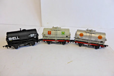 OO Gauge Bachmann 33-525 Shell and Shell BP 14T Tank Wagons Unboxed Rake of 3.