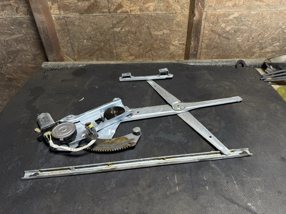 Regulador ventana pasajero delantero Dodge Ram 2500 8,0 L V10 4X2 55154710 1994-2002 Foto 2 de 4