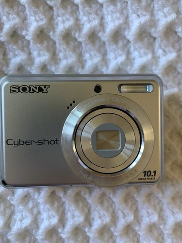 Sony Cyber-shot DSC-S730 7.2MP Digital Camera - Silver - Picture 2 of 7