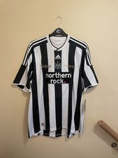 Maillot domicile Newcastle United 2009/10 Bobby Robson Foundation version XL *NEUF AVEC ÉTIQUETTE*