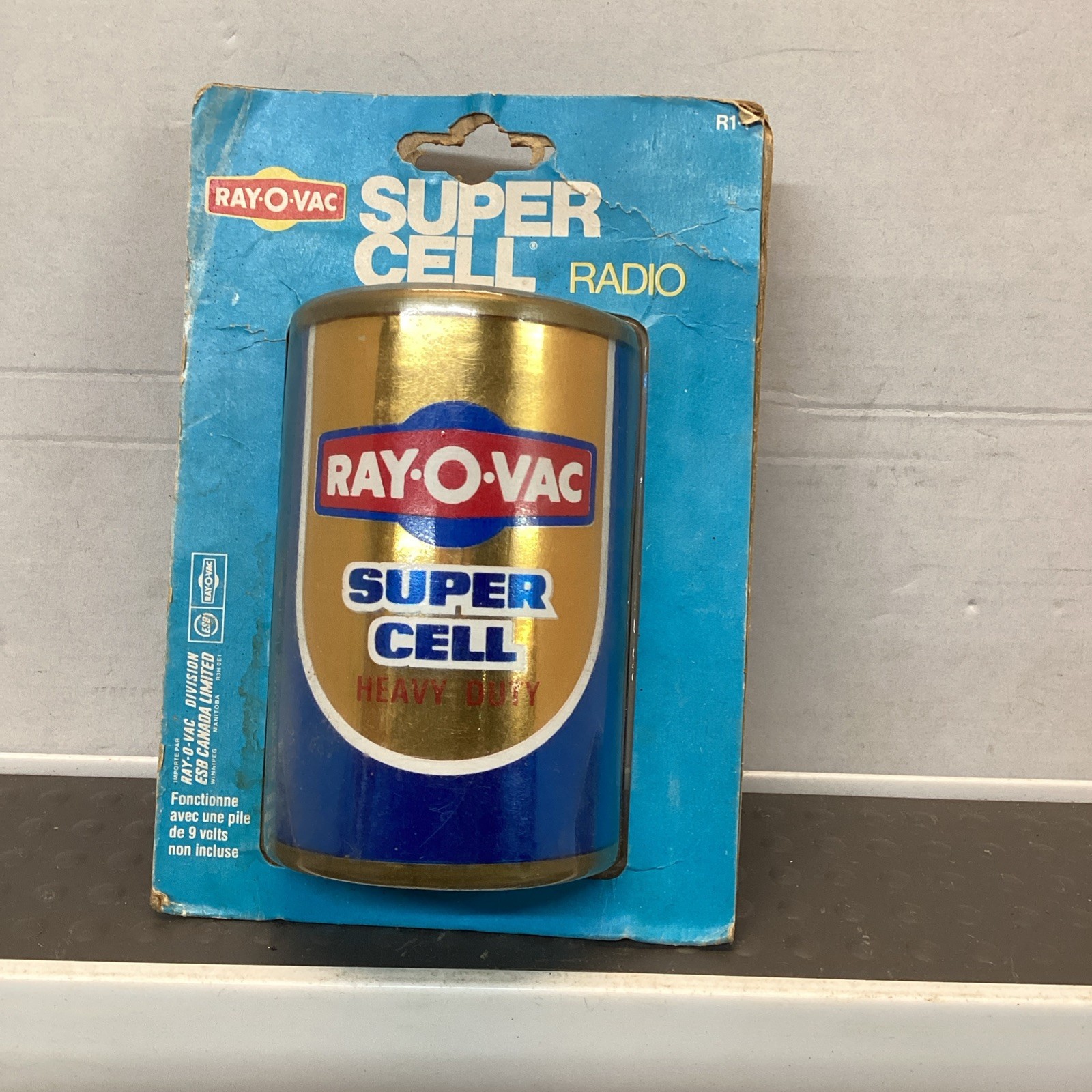 Vintage Ray-O-Vac Heavy Duty Super Cell Battery Shape AM Radio New Old Stock