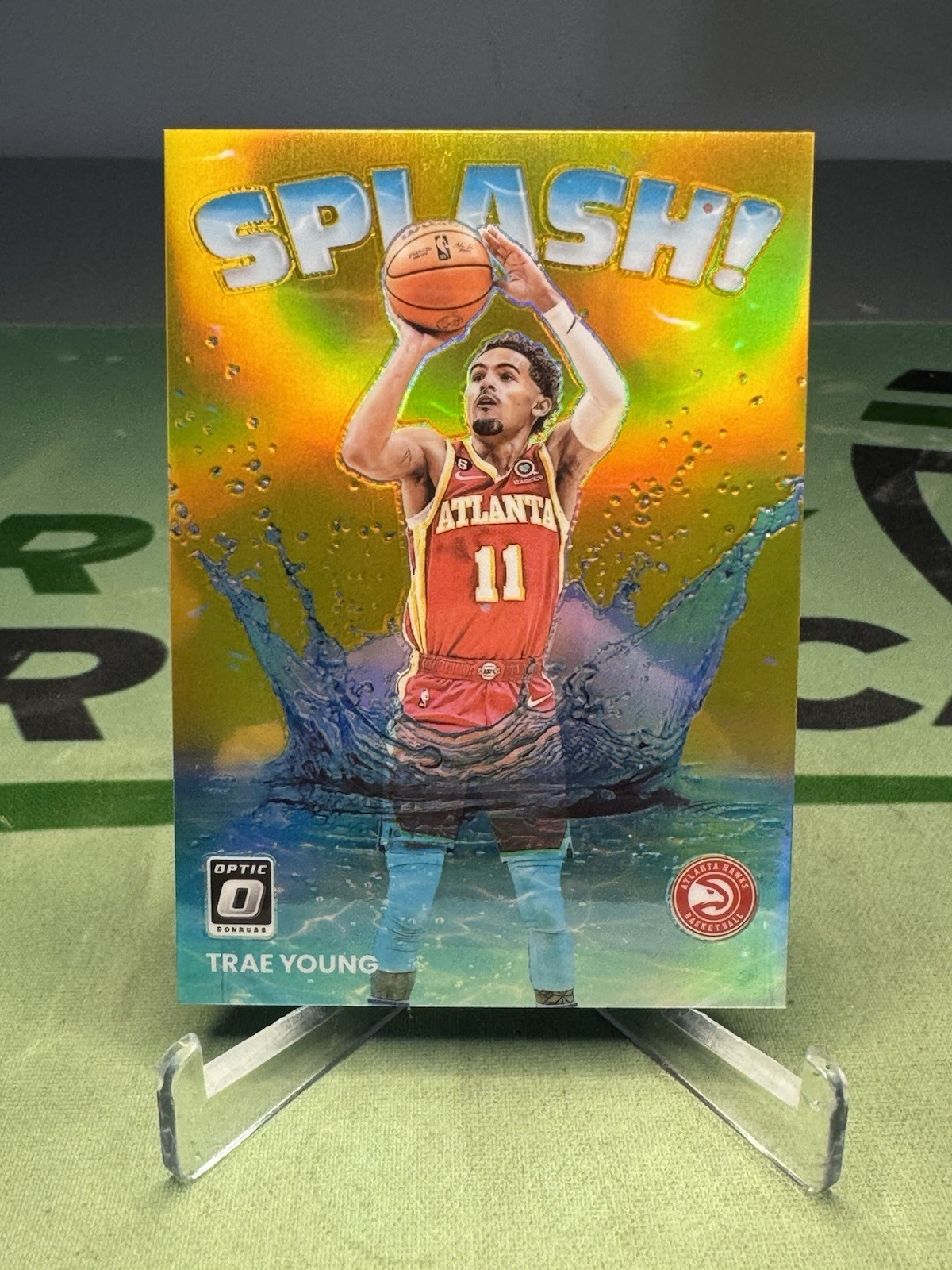 2022-23 Donruss Optic Trae Young Splash! Gold Prizm /10 - Atlanta Hawks