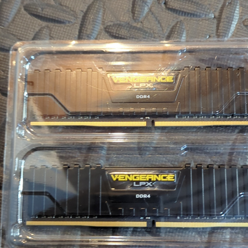 Corsair Vengeance LPX 16GB (2x8GB) DDR4-3000 PC4-24000 DIMM CMK16GX4M2B3000C15