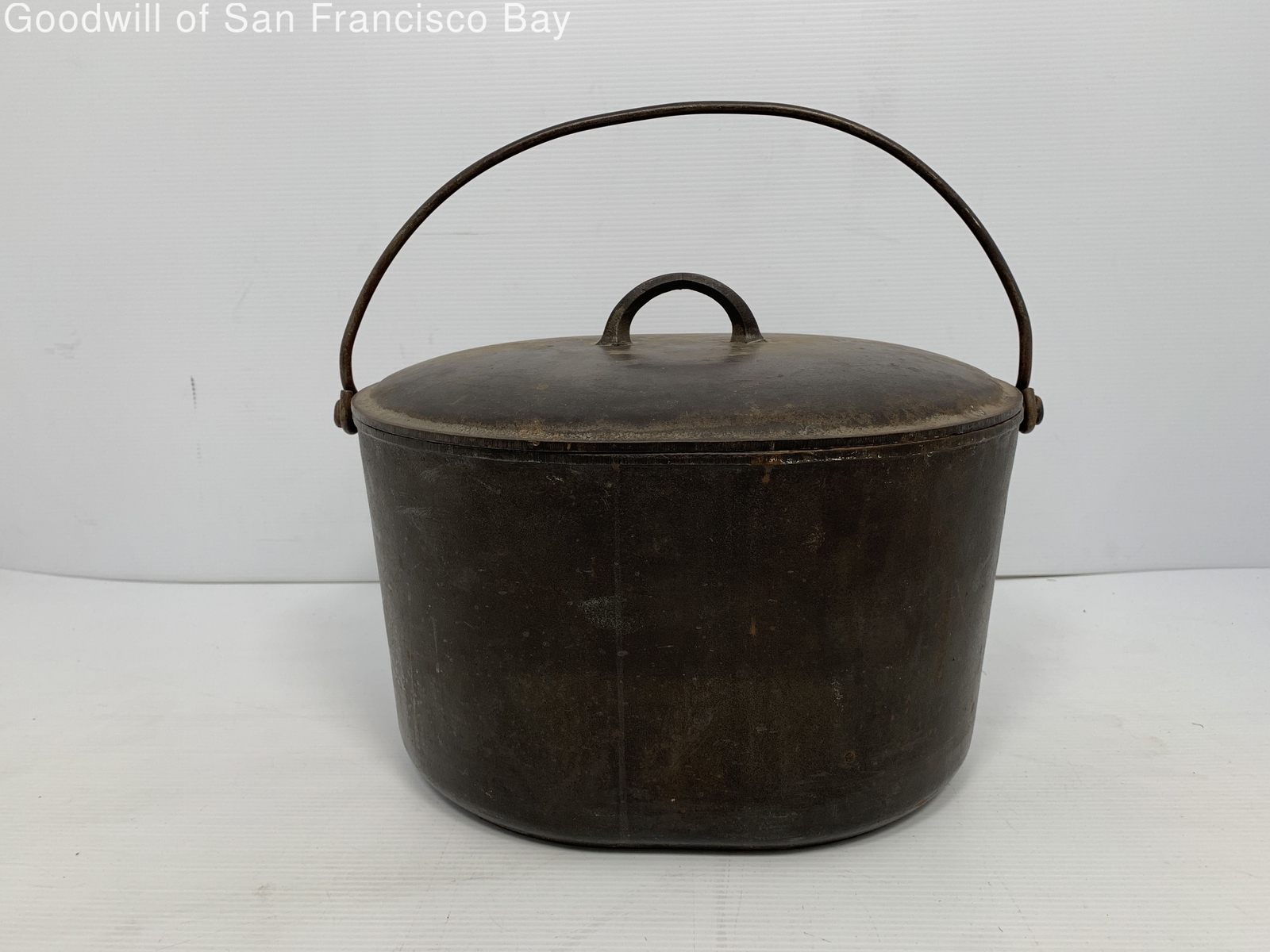 Vintage Large Cast Iron Pot Cookware Dutch Oven Top Handle With Lid