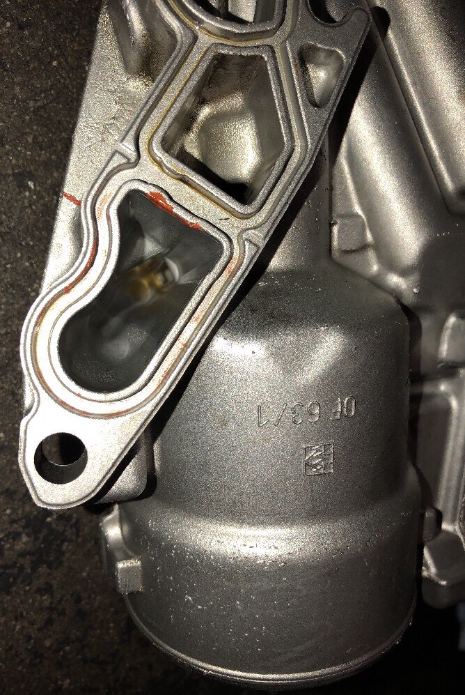 Mrcedes 204 C300 ML350 Oil Filter Housing Engine Motor Cooler