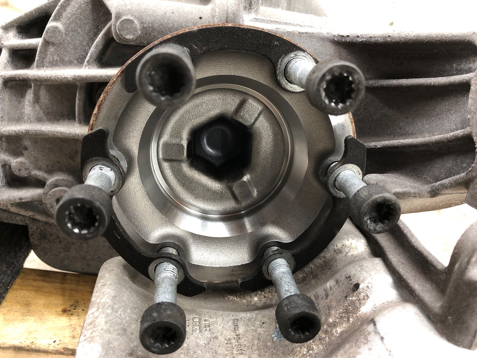 2016-2020 BENTLEY BENTAYGA 6.0L W12 REAR DIFFERENTIAL AXLE CARRIER 0DG500043 OEM