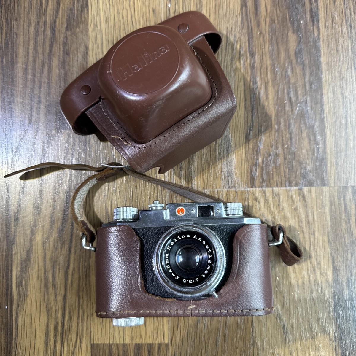 Vintage Camera Halina 35X Super 35mm film camera with lens with  case