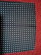 TASCA QUADRATA HANKY STAMPATA SETA NERA CON MACCHIE BIANCHE