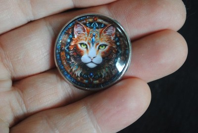 Brosche Anstecknadel Katzenportrait, orientalischer Stil, Modeschmuck Metall und Glas.