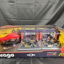 Bburago 1:43 Deluxe Paddock Set Red Bull Racing 3x F1 Cars Pit Crew NEW 20pc Set