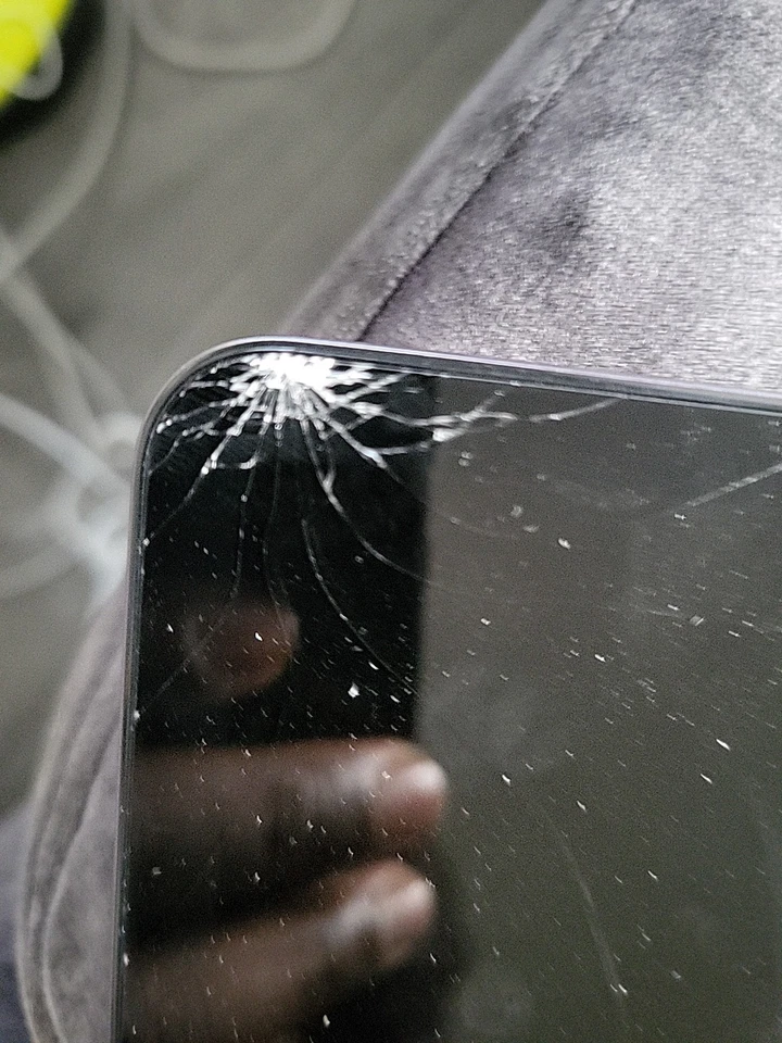 Honor Pad X9 128GB 4GB 11.5'' Wifi only Android tablet (DAMAGED SCREEN) - Image 3 of 4