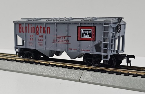 Coche tolva cubierta HO Burlington nuevo en stock 8513 | Zustand: New