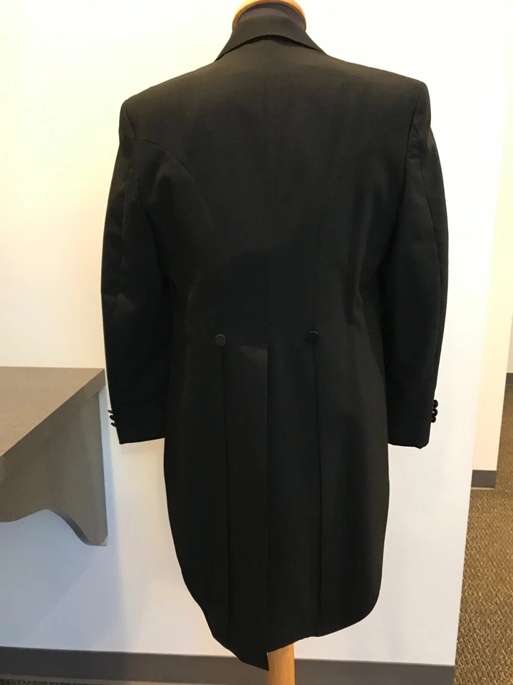 BLACK FORMAL TUXEDO TAILCOAT - Contour Notch Lapel by OSCAR de la RENTA - Image 4 of 4