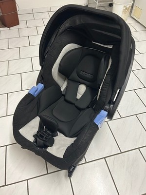 Recaro Kinderschale Privia + Isofix-Halterung, super Zustand