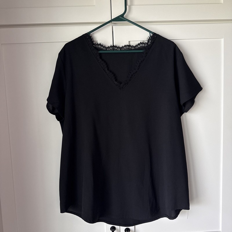 Stitch Fix - Black - Short Sleeve Blouse - XL - V-Neck with Lace Accent
