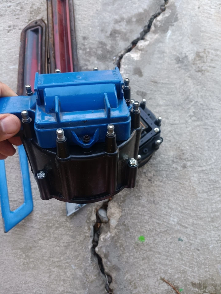 1973 CHEVROLET IMPALA DISTRIBUTOR CAP AND COIL - Image 4 of 4