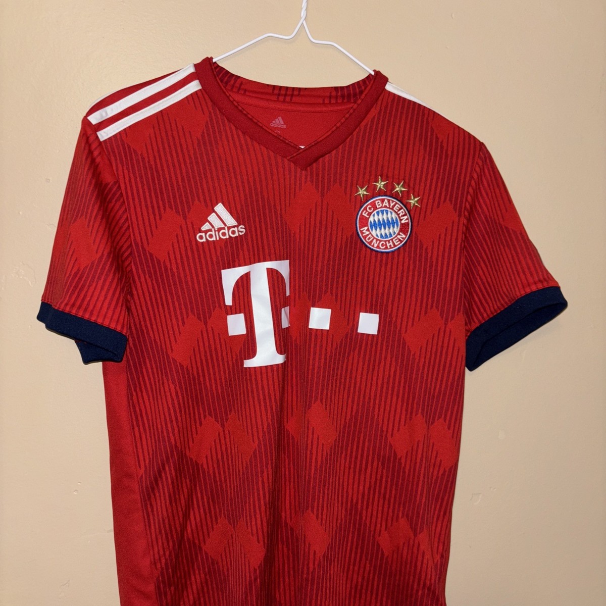 Adidas FC Bayern Munich 2018/19 Home Jersey in red Size S