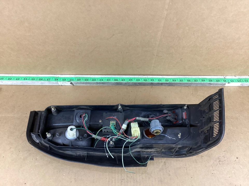 Conjunto de luz trasera derecha del lado del pasajero Acura Legend 1989-1993 Foto 4 de 4