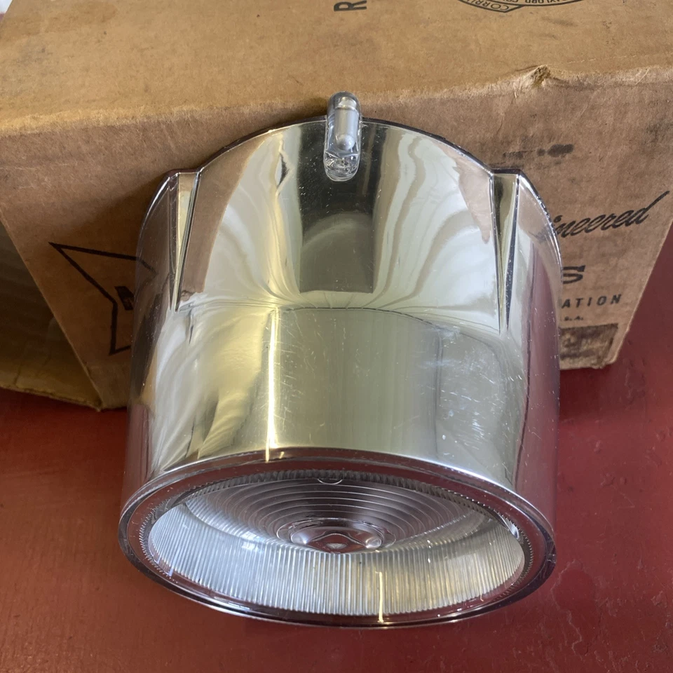 PLYMOUTH SUBURBAN STATION WAGON 1957 LENTE DE LUZ DE RESPALDO 1753388 NUEVO EN CAJA Foto 4 de 4