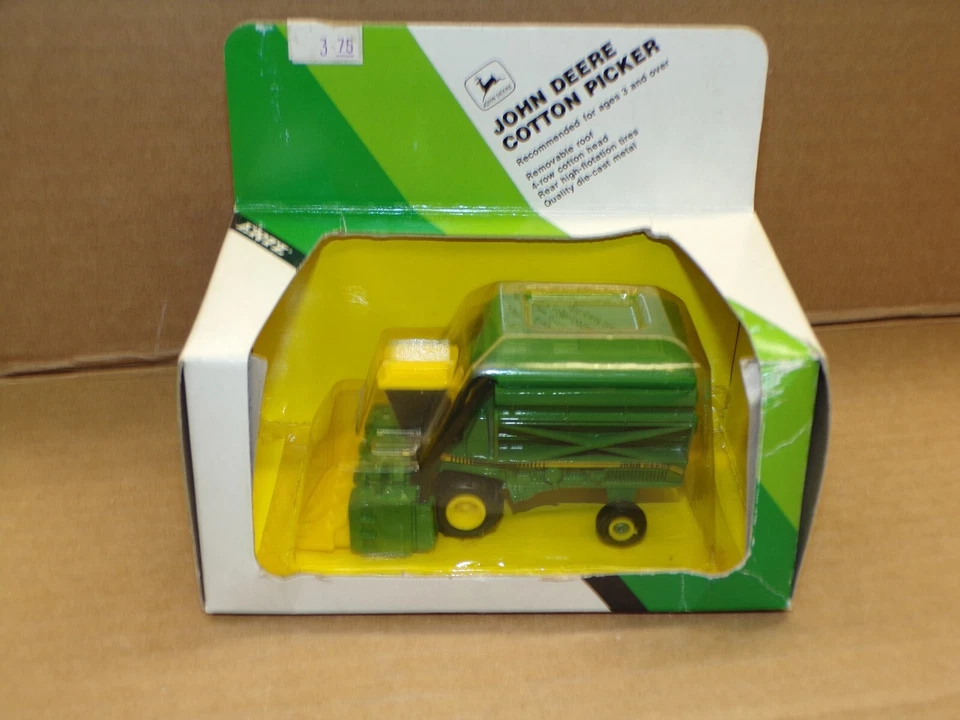 VINTAGE ERTL JOHN DEERE COTTON PICKER #1000EO ~ MINT IN OPEN BOX ! - Image 2 of 4