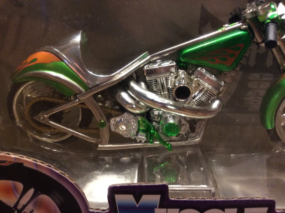 WEST COAST CHOPPERS JESSE JAMES EL DIABLO II 1/18 1:18 BIKE GREEN & ORANGE - Image 3 of 3