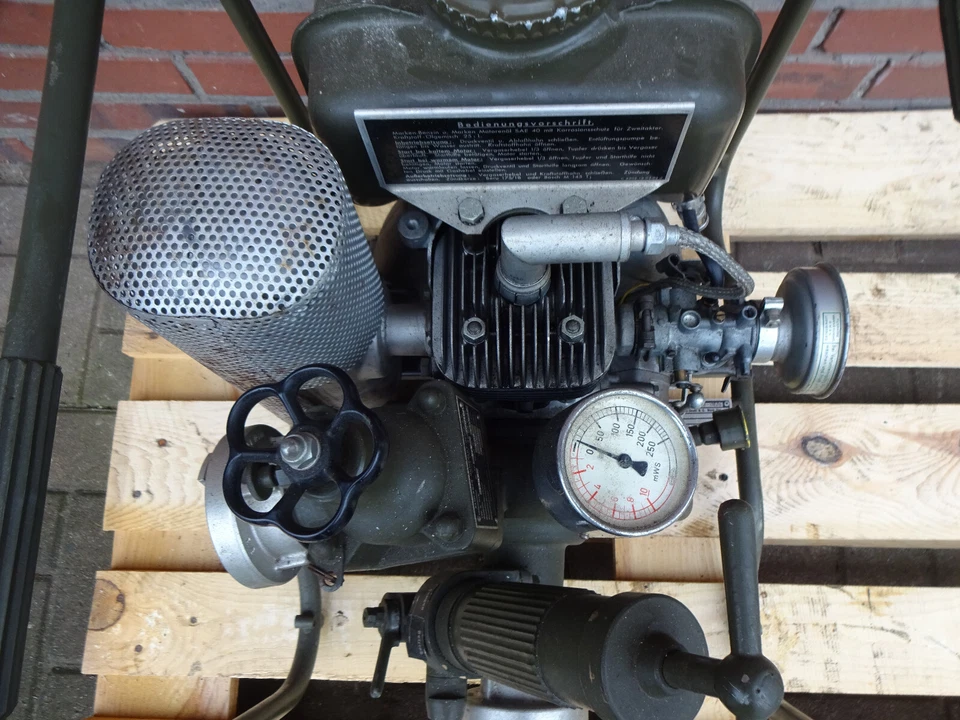 Tragkraftspritze TS 8/8 Wasser Pumpe DKW Ifa Barkas  - Bild 3 von 4