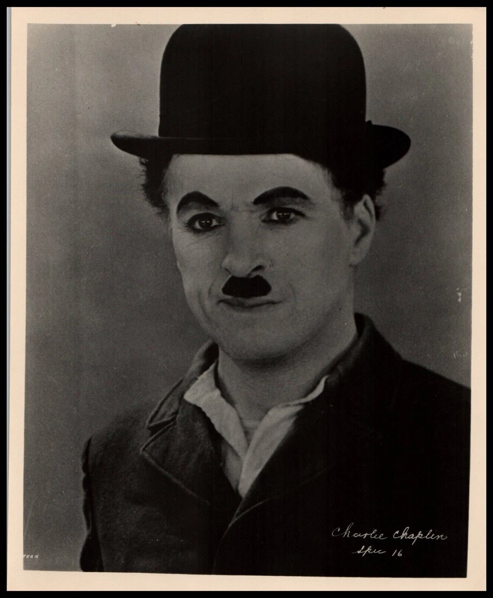 HOLLYWOOD ICONIC DIRECTOR ACTOR CHARLIE CHAPLIN 1950s VINTAGE PORTRAIT  Photo 628