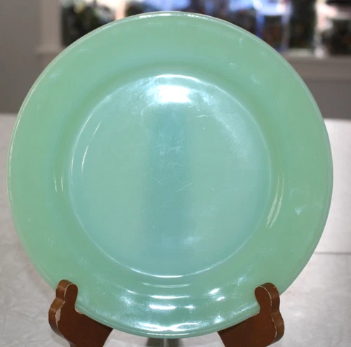 1  Vintage Glass Fire king Jadeite Green Restaurant ware 9" Dinner Plate
