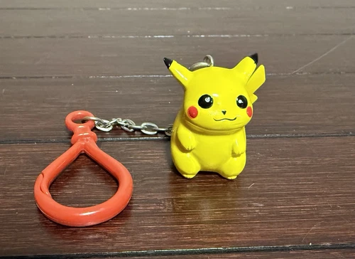 VTG 1999 Nintendo Pikachu 1.5" Pokemon Keychain Figure Toy