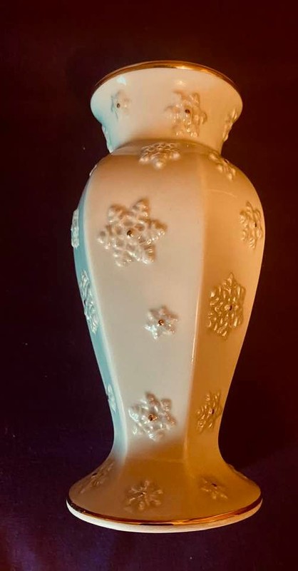 Lenox Winter Splendor Snowflake Gold Trim Bud Vase Snowflake