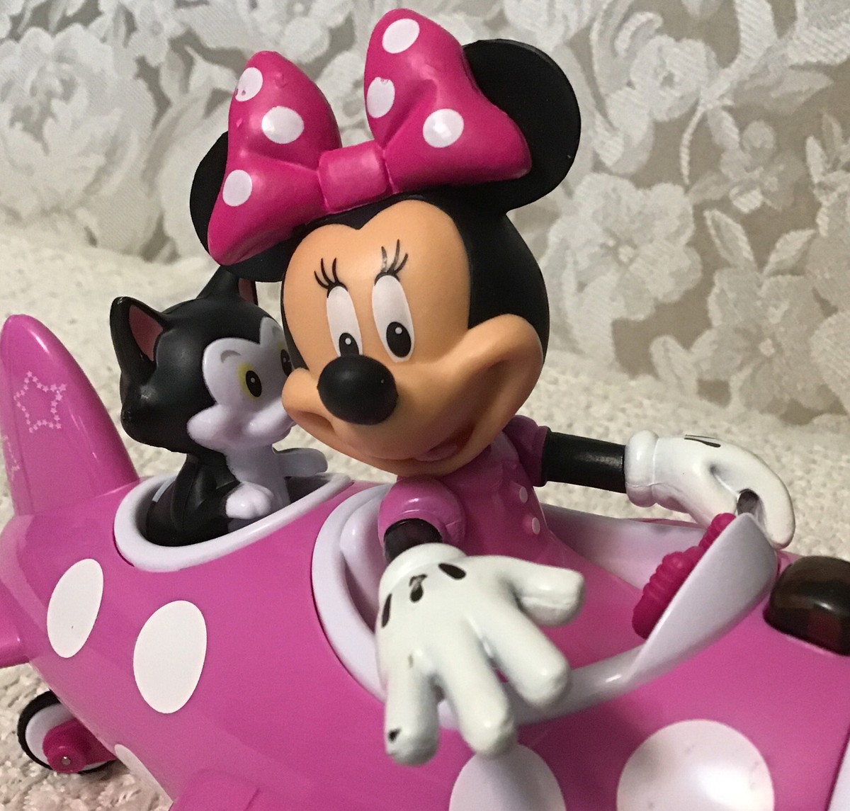 MINNIE MOUSE AIRPLANE R/C Vehicle by Jada Toys - Simple to Operate