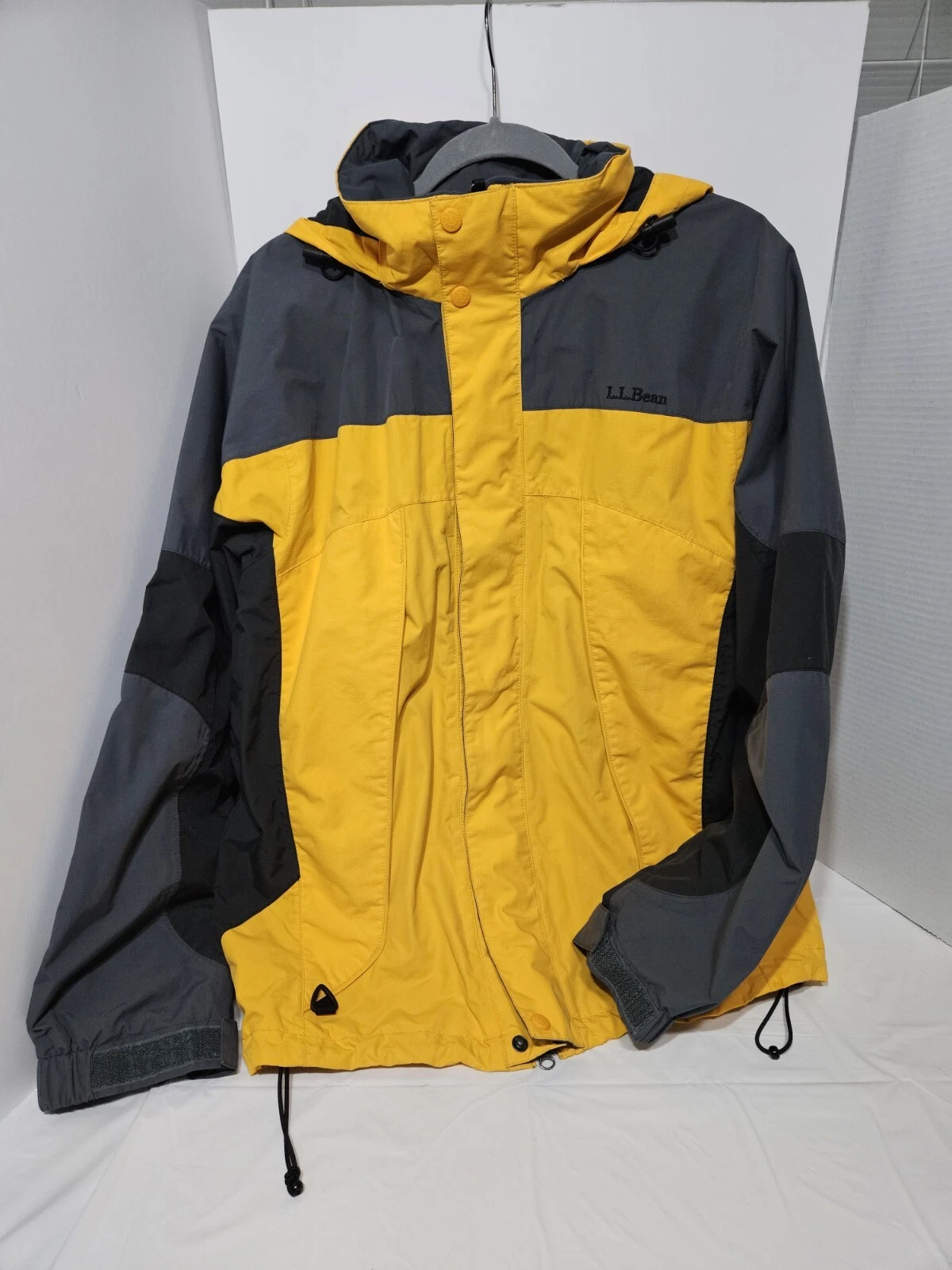 LL Bean Insulated Black Yellow Zipper Drawstring Hidden Hoody Men Small Jacket