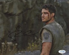 Robbie Amell Resident Evil Autographed Signed 8x10 Photo ACOA