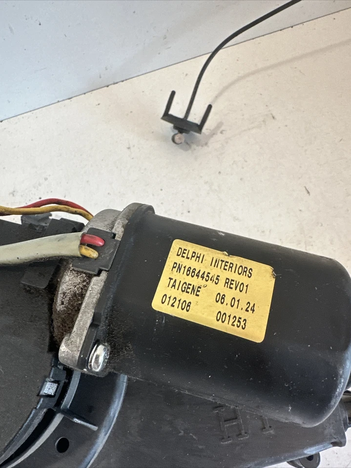 Kia Carnival Sliding Door Motor Rear Left 83470-4D101 Genuine 06-2012 Year - Image 4 of 4