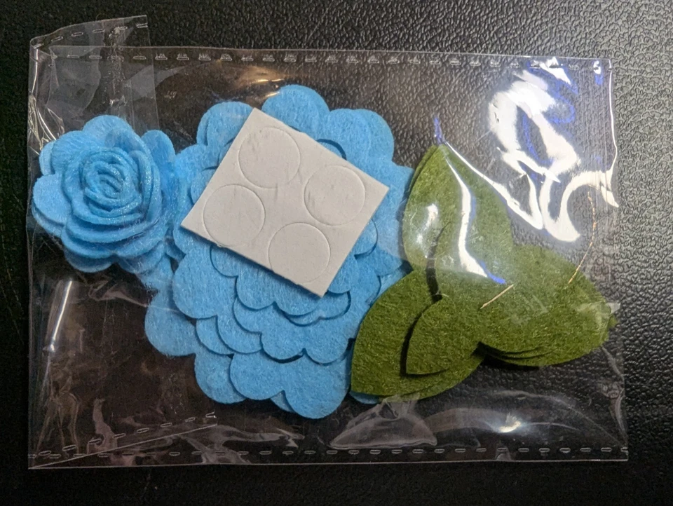 Queen & Co Lot of 6 packs of Felt Flowers and 1 pack of plastic purple flowers - Image 2 of 4