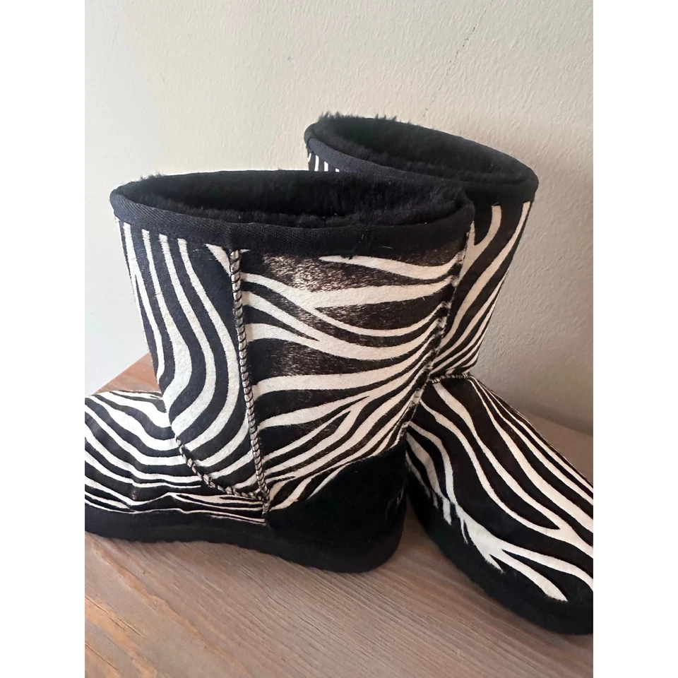 UGG Classic Short Exotic Zebra Genuine Calf Hair Winter Boots Black/Cream Size 7 - Image 4 of 4