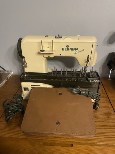 Bernina Record 530 Sewing Machine Swiss Made w/ Foot Pedal & Accessory Rack