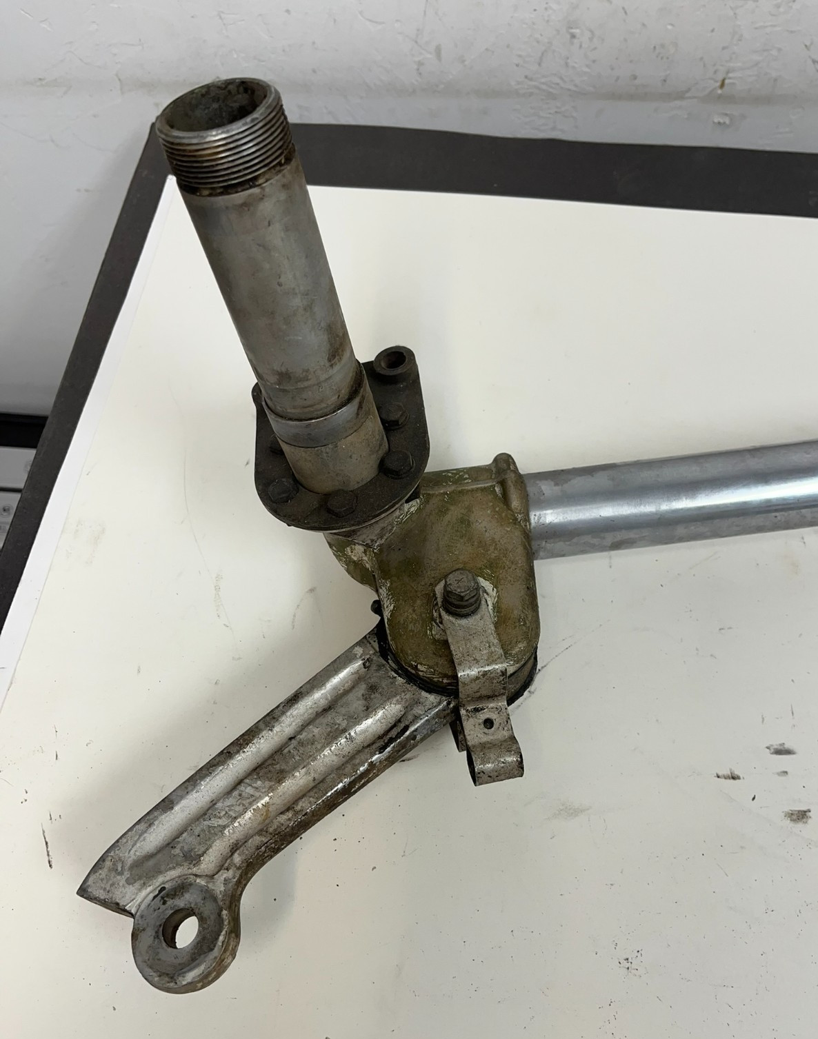 PIPER PA-28 MAIN LANDING GEAR LEG STRUT CYLINDER AXLE 63305-4 AIRCRAFT