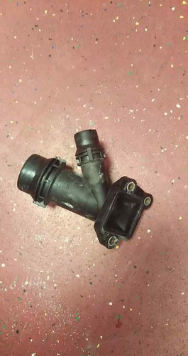 BMW 1 3 5er E60 E87 E90 Wasserpumpe Thermostat Anschluss Flansch Rohr 2247744